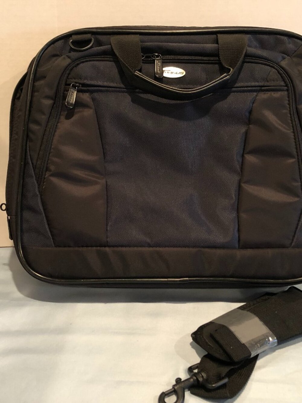NWOT Targus Laptop Bag with Carry Strap - Blue & Black #G3